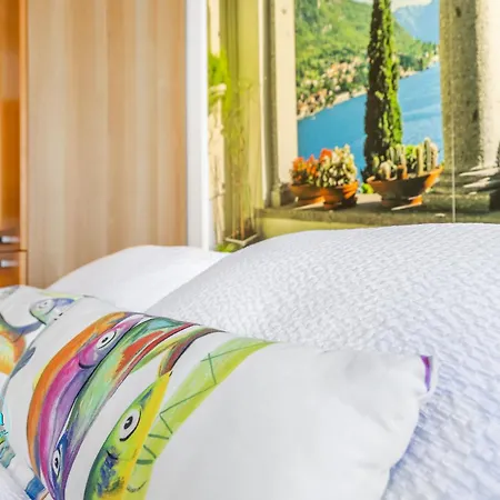 2 Guest house *